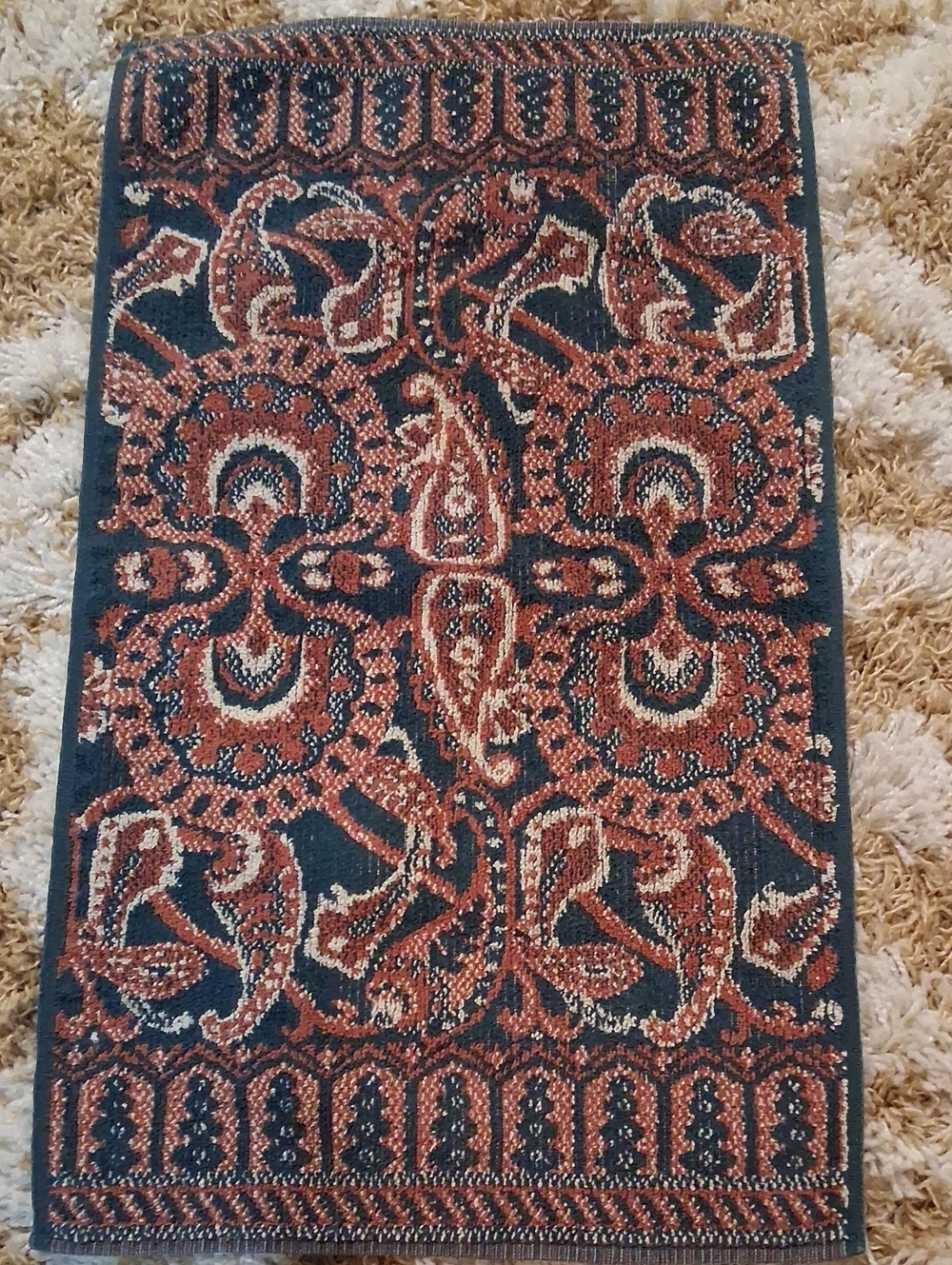 Joseph Abboud Rust and Navy Paisley Hand Towel/Mat 100% Woven Cotton